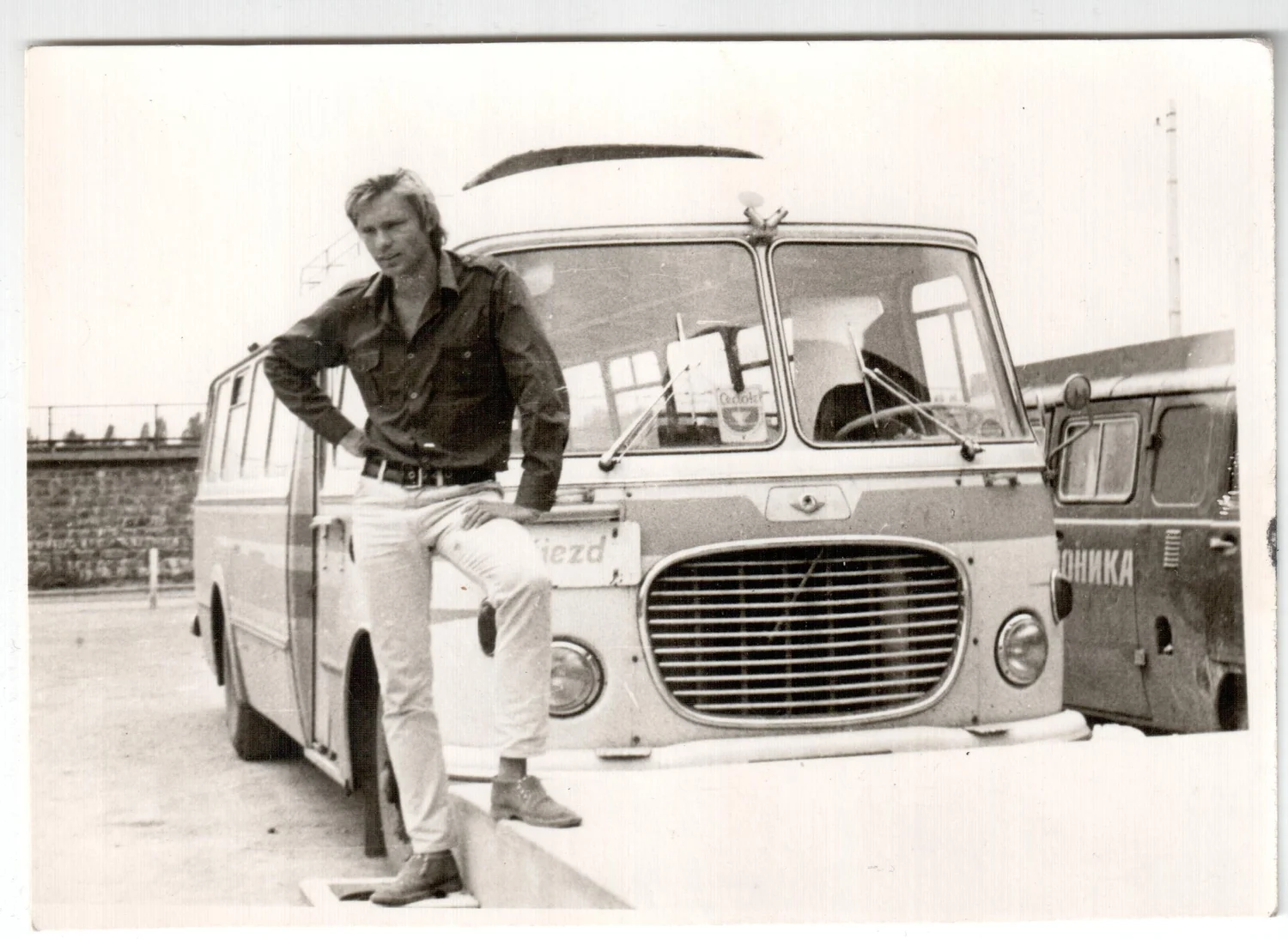 Oleg Vidov by a bus