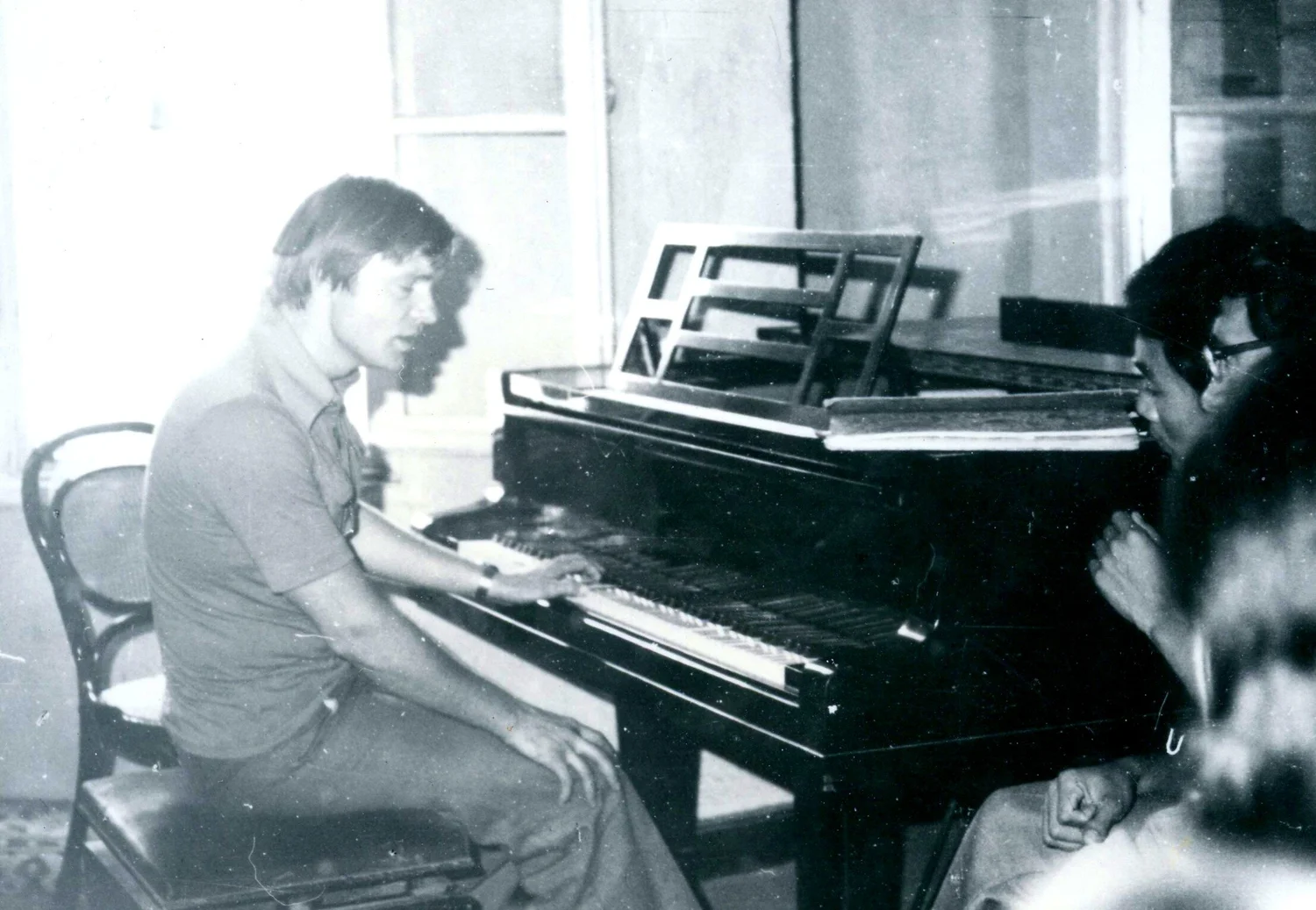 Oleg Vidov at the piano